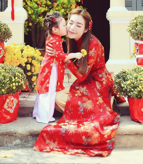 Các gái biết xuân này phải sắm trang phục như thế nào chưa ạ?
Các cô gái đã biết Tết này cần chọn mua quần áo như nào chưa?